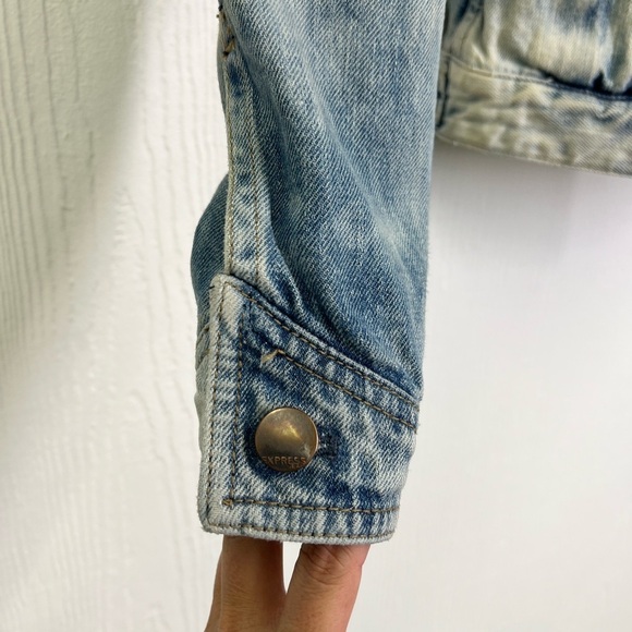 Express - Distressed Button Up Stonewashed Long Sleeve Jean Jacket Size XS - Picture 4 of 12